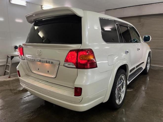 ランドクルーザー２００系中期型　ＺＸ　本州仕入　寒冷地仕様　禁煙車　ＷＡＬＤ２２インチＡＷ　純正１８ＡＷ＋スタッドレスタイヤ付　モデリスタスポイラー　電動サンルーフ　純正ブラックレザーシート　トヨタプレミアムサウンド　純正ナビ（フルセグ地デジ　ＤＶＤ再生　Ｂｌｕｅｔｏｏｔｈ対応）＋バックカメラ　リアエンターテイメント　純正リアフリップダウンモニター　クルーズコントロール　シートヒーター＆クーラー　ステアリングヒーター　両席パワーシート　ＥＴＣ 4WD 4600 5Dr