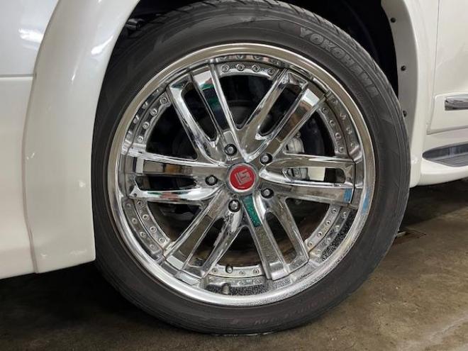 ランドクルーザー２００系中期型　ＺＸ　本州仕入　寒冷地仕様　禁煙車　ＷＡＬＤ２２インチＡＷ　純正１８ＡＷ＋スタッドレスタイヤ付　モデリスタスポイラー　電動サンルーフ　純正ブラックレザーシート　トヨタプレミアムサウンド　純正ナビ（フルセグ地デジ　ＤＶＤ再生　Ｂｌｕｅｔｏｏｔｈ対応）＋バックカメラ　リアエンターテイメント　純正リアフリップダウンモニター　クルーズコントロール　シートヒーター＆クーラー　ステアリングヒーター　両席パワーシート　ＥＴＣ 4WD 4600 5Dr