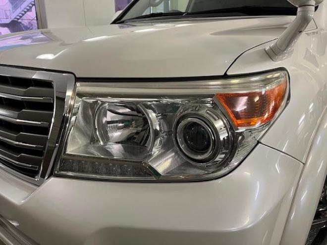 ランドクルーザー２００系中期型　ＺＸ　本州仕入　寒冷地仕様　禁煙車　ＷＡＬＤ２２インチＡＷ　純正１８ＡＷ＋スタッドレスタイヤ付　モデリスタスポイラー　電動サンルーフ　純正ブラックレザーシート　トヨタプレミアムサウンド　純正ナビ（フルセグ地デジ　ＤＶＤ再生　Ｂｌｕｅｔｏｏｔｈ対応）＋バックカメラ　リアエンターテイメント　純正リアフリップダウンモニター　クルーズコントロール　シートヒーター＆クーラー　ステアリングヒーター　両席パワーシート　ＥＴＣ 4WD 4600 5Dr