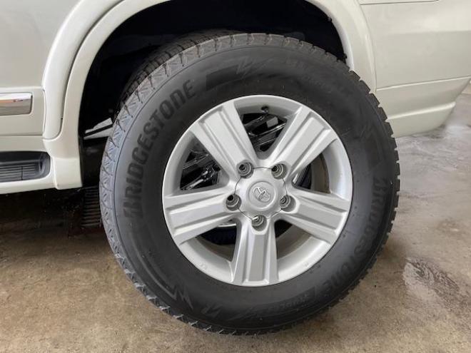 ランドクルーザー２００系中期型　ＺＸ　本州仕入　寒冷地仕様　禁煙車　ＷＡＬＤ２２インチＡＷ　純正１８ＡＷ＋スタッドレスタイヤ付　モデリスタスポイラー　電動サンルーフ　純正ブラックレザーシート　トヨタプレミアムサウンド　純正ナビ（フルセグ地デジ　ＤＶＤ再生　Ｂｌｕｅｔｏｏｔｈ対応）＋バックカメラ　リアエンターテイメント　純正リアフリップダウンモニター　クルーズコントロール　シートヒーター＆クーラー　ステアリングヒーター　両席パワーシート　ＥＴＣ 4WD 4600 5Dr
