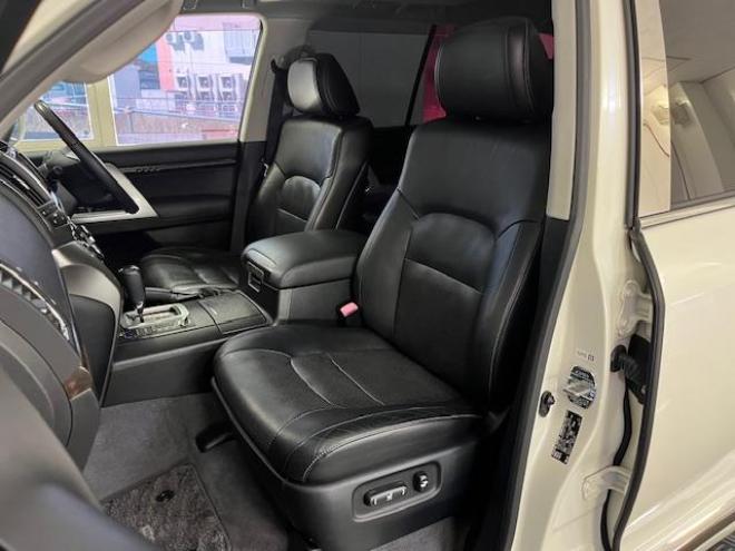 ランドクルーザー２００系中期型　ＺＸ　本州仕入　寒冷地仕様　禁煙車　ＷＡＬＤ２２インチＡＷ　純正１８ＡＷ＋スタッドレスタイヤ付　モデリスタスポイラー　電動サンルーフ　純正ブラックレザーシート　トヨタプレミアムサウンド　純正ナビ（フルセグ地デジ　ＤＶＤ再生　Ｂｌｕｅｔｏｏｔｈ対応）＋バックカメラ　リアエンターテイメント　純正リアフリップダウンモニター　クルーズコントロール　シートヒーター＆クーラー　ステアリングヒーター　両席パワーシート　ＥＴＣ 4WD 4600 5Dr