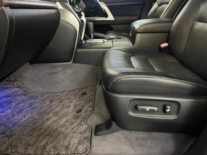 ランドクルーザー２００系中期型　ＺＸ　本州仕入　寒冷地仕様　禁煙車　ＷＡＬＤ２２インチＡＷ　純正１８ＡＷ＋スタッドレスタイヤ付　モデリスタスポイラー　電動サンルーフ　純正ブラックレザーシート　トヨタプレミアムサウンド　純正ナビ（フルセグ地デジ　ＤＶＤ再生　Ｂｌｕｅｔｏｏｔｈ対応）＋バックカメラ　リアエンターテイメント　純正リアフリップダウンモニター　クルーズコントロール　シートヒーター＆クーラー　ステアリングヒーター　両席パワーシート　ＥＴＣ 4WD 4600 5Dr