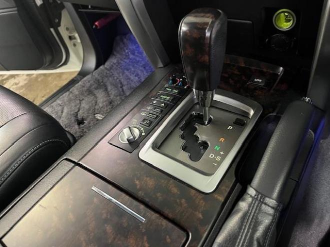 ランドクルーザー２００系中期型　ＺＸ　本州仕入　寒冷地仕様　禁煙車　ＷＡＬＤ２２インチＡＷ　純正１８ＡＷ＋スタッドレスタイヤ付　モデリスタスポイラー　電動サンルーフ　純正ブラックレザーシート　トヨタプレミアムサウンド　純正ナビ（フルセグ地デジ　ＤＶＤ再生　Ｂｌｕｅｔｏｏｔｈ対応）＋バックカメラ　リアエンターテイメント　純正リアフリップダウンモニター　クルーズコントロール　シートヒーター＆クーラー　ステアリングヒーター　両席パワーシート　ＥＴＣ 4WD 4600 5Dr