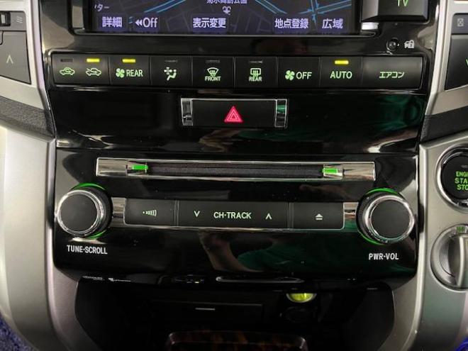 ランドクルーザー２００系中期型　ＺＸ　本州仕入　寒冷地仕様　禁煙車　ＷＡＬＤ２２インチＡＷ　純正１８ＡＷ＋スタッドレスタイヤ付　モデリスタスポイラー　電動サンルーフ　純正ブラックレザーシート　トヨタプレミアムサウンド　純正ナビ（フルセグ地デジ　ＤＶＤ再生　Ｂｌｕｅｔｏｏｔｈ対応）＋バックカメラ　リアエンターテイメント　純正リアフリップダウンモニター　クルーズコントロール　シートヒーター＆クーラー　ステアリングヒーター　両席パワーシート　ＥＴＣ 4WD 4600 5Dr