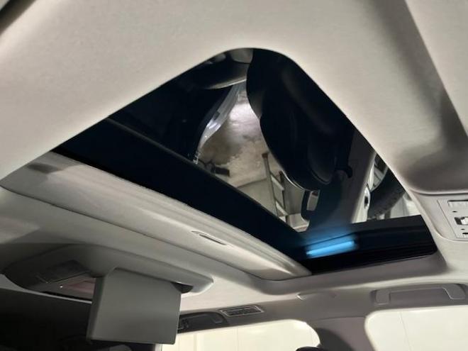 ランドクルーザー２００系中期型　ＺＸ　本州仕入　寒冷地仕様　禁煙車　ＷＡＬＤ２２インチＡＷ　純正１８ＡＷ＋スタッドレスタイヤ付　モデリスタスポイラー　電動サンルーフ　純正ブラックレザーシート　トヨタプレミアムサウンド　純正ナビ（フルセグ地デジ　ＤＶＤ再生　Ｂｌｕｅｔｏｏｔｈ対応）＋バックカメラ　リアエンターテイメント　純正リアフリップダウンモニター　クルーズコントロール　シートヒーター＆クーラー　ステアリングヒーター　両席パワーシート　ＥＴＣ 4WD 4600 5Dr