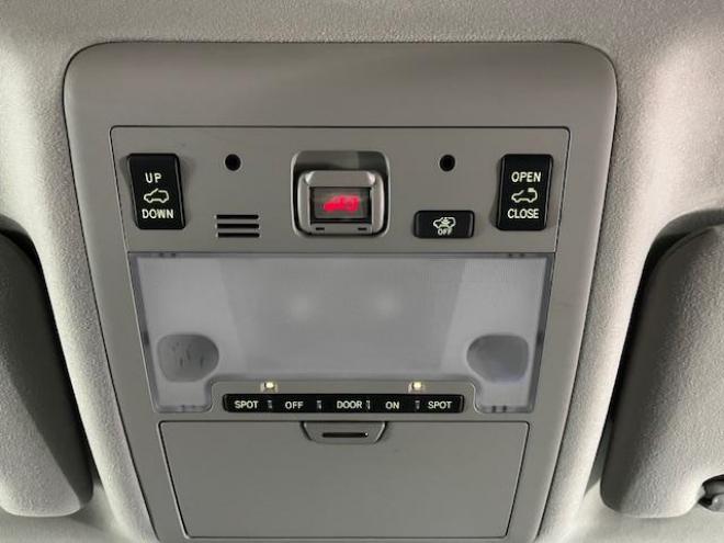 ランドクルーザー２００系中期型　ＺＸ　本州仕入　寒冷地仕様　禁煙車　ＷＡＬＤ２２インチＡＷ　純正１８ＡＷ＋スタッドレスタイヤ付　モデリスタスポイラー　電動サンルーフ　純正ブラックレザーシート　トヨタプレミアムサウンド　純正ナビ（フルセグ地デジ　ＤＶＤ再生　Ｂｌｕｅｔｏｏｔｈ対応）＋バックカメラ　リアエンターテイメント　純正リアフリップダウンモニター　クルーズコントロール　シートヒーター＆クーラー　ステアリングヒーター　両席パワーシート　ＥＴＣ 4WD 4600 5Dr