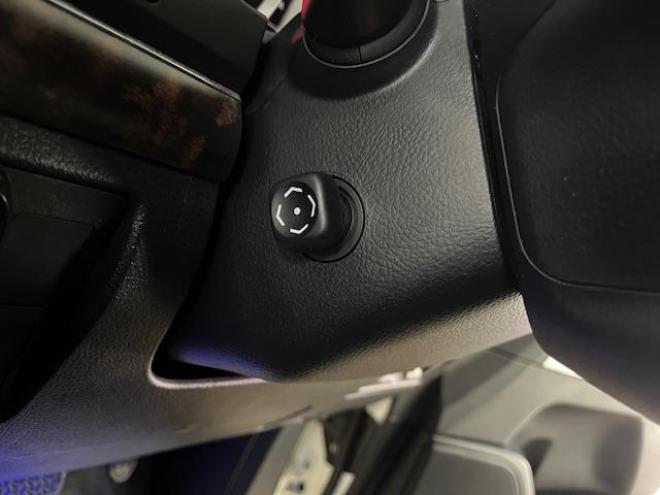 ランドクルーザー２００系中期型　ＺＸ　本州仕入　寒冷地仕様　禁煙車　ＷＡＬＤ２２インチＡＷ　純正１８ＡＷ＋スタッドレスタイヤ付　モデリスタスポイラー　電動サンルーフ　純正ブラックレザーシート　トヨタプレミアムサウンド　純正ナビ（フルセグ地デジ　ＤＶＤ再生　Ｂｌｕｅｔｏｏｔｈ対応）＋バックカメラ　リアエンターテイメント　純正リアフリップダウンモニター　クルーズコントロール　シートヒーター＆クーラー　ステアリングヒーター　両席パワーシート　ＥＴＣ 4WD 4600 5Dr