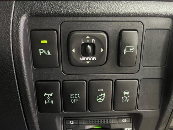 ランドクルーザー２００系中期型　ＺＸ　本州仕入　寒冷地仕様　禁煙車　ＷＡＬＤ２２インチＡＷ　純正１８ＡＷ＋スタッドレスタイヤ付　モデリスタスポイラー　電動サンルーフ　純正ブラックレザーシート　トヨタプレミアムサウンド　純正ナビ（フルセグ地デジ　ＤＶＤ再生　Ｂｌｕｅｔｏｏｔｈ対応）＋バックカメラ　リアエンターテイメント　純正リアフリップダウンモニター　クルーズコントロール　シートヒーター＆クーラー　ステアリングヒーター　両席パワーシート　ＥＴＣ 4WD 4600 5Dr