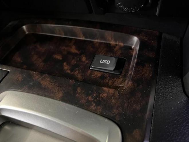 ランドクルーザー２００系中期型　ＺＸ　本州仕入　寒冷地仕様　禁煙車　ＷＡＬＤ２２インチＡＷ　純正１８ＡＷ＋スタッドレスタイヤ付　モデリスタスポイラー　電動サンルーフ　純正ブラックレザーシート　トヨタプレミアムサウンド　純正ナビ（フルセグ地デジ　ＤＶＤ再生　Ｂｌｕｅｔｏｏｔｈ対応）＋バックカメラ　リアエンターテイメント　純正リアフリップダウンモニター　クルーズコントロール　シートヒーター＆クーラー　ステアリングヒーター　両席パワーシート　ＥＴＣ 4WD 4600 5Dr