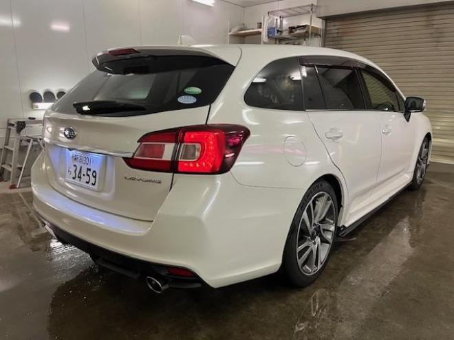 レヴォーグ２．０ＧＴ－Ｓアイサイト　スバルＤＩＴツインカムターボ　本州仕入　寒冷地仕様　禁煙車　ＳＴｉフロントスポイラー　衝突軽減システム　車線逸脱警報　レーダークルーズコントロール　純正１８インチＡＷ　社外１７ＡＷ＋スタッドレスタイヤ付　カロッツェリアナビ（フルセグ地デジ　ＤＶＤ再生　Ｂｌｕｅｔｏｏｔｈ）＋バックカメラ　ＬＥＤヘッドライト　純正ブラックレザーシート　オプション５連デイライト　両席シートヒーター　両席パワーシート　アイドリングストップ　パドルシフト　ＥＴＣ 4WD 2000 5Dr