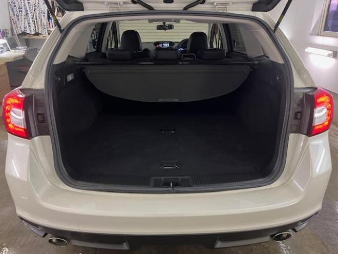 レヴォーグ２．０ＧＴ－Ｓアイサイト　スバルＤＩＴツインカムターボ　本州仕入　寒冷地仕様　禁煙車　ＳＴｉフロントスポイラー　衝突軽減システム　車線逸脱警報　レーダークルーズコントロール　純正１８インチＡＷ　社外１７ＡＷ＋スタッドレスタイヤ付　カロッツェリアナビ（フルセグ地デジ　ＤＶＤ再生　Ｂｌｕｅｔｏｏｔｈ）＋バックカメラ　ＬＥＤヘッドライト　純正ブラックレザーシート　オプション５連デイライト　両席シートヒーター　両席パワーシート　アイドリングストップ　パドルシフト　ＥＴＣ 4WD 2000 5Dr