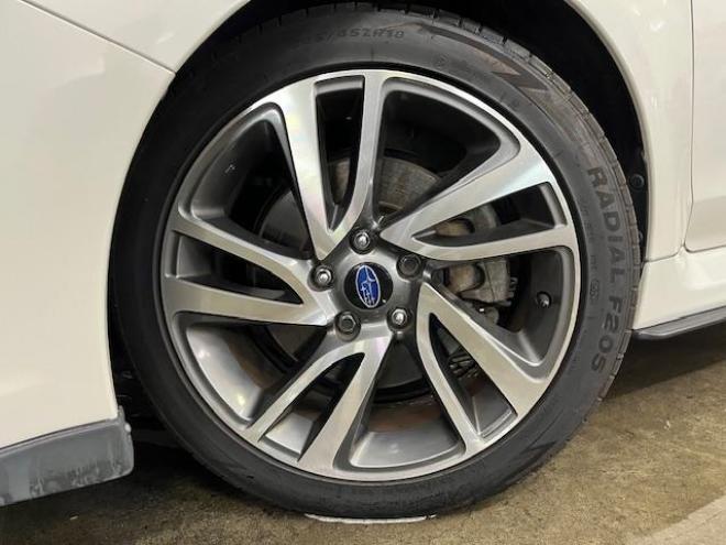 レヴォーグ２．０ＧＴ－Ｓアイサイト　スバルＤＩＴツインカムターボ　本州仕入　寒冷地仕様　禁煙車　ＳＴｉフロントスポイラー　衝突軽減システム　車線逸脱警報　レーダークルーズコントロール　純正１８インチＡＷ　社外１７ＡＷ＋スタッドレスタイヤ付　カロッツェリアナビ（フルセグ地デジ　ＤＶＤ再生　Ｂｌｕｅｔｏｏｔｈ）＋バックカメラ　ＬＥＤヘッドライト　純正ブラックレザーシート　オプション５連デイライト　両席シートヒーター　両席パワーシート　アイドリングストップ　パドルシフト　ＥＴＣ 4WD 2000 5Dr