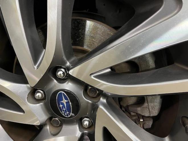 レヴォーグ２．０ＧＴ－Ｓアイサイト　スバルＤＩＴツインカムターボ　本州仕入　寒冷地仕様　禁煙車　ＳＴｉフロントスポイラー　衝突軽減システム　車線逸脱警報　レーダークルーズコントロール　純正１８インチＡＷ　社外１７ＡＷ＋スタッドレスタイヤ付　カロッツェリアナビ（フルセグ地デジ　ＤＶＤ再生　Ｂｌｕｅｔｏｏｔｈ）＋バックカメラ　ＬＥＤヘッドライト　純正ブラックレザーシート　オプション５連デイライト　両席シートヒーター　両席パワーシート　アイドリングストップ　パドルシフト　ＥＴＣ 4WD 2000 5Dr