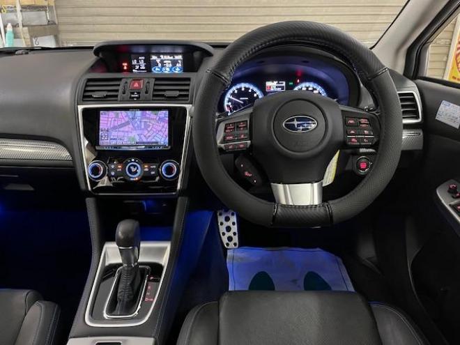 レヴォーグ２．０ＧＴ－Ｓアイサイト　スバルＤＩＴツインカムターボ　本州仕入　寒冷地仕様　禁煙車　ＳＴｉフロントスポイラー　衝突軽減システム　車線逸脱警報　レーダークルーズコントロール　純正１８インチＡＷ　社外１７ＡＷ＋スタッドレスタイヤ付　カロッツェリアナビ（フルセグ地デジ　ＤＶＤ再生　Ｂｌｕｅｔｏｏｔｈ）＋バックカメラ　ＬＥＤヘッドライト　純正ブラックレザーシート　オプション５連デイライト　両席シートヒーター　両席パワーシート　アイドリングストップ　パドルシフト　ＥＴＣ 4WD 2000 5Dr
