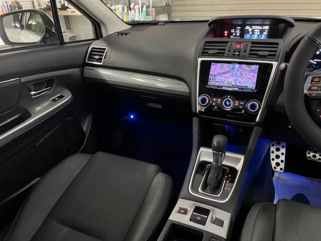 レヴォーグ２．０ＧＴ－Ｓアイサイト　スバルＤＩＴツインカムターボ　本州仕入　寒冷地仕様　禁煙車　ＳＴｉフロントスポイラー　衝突軽減システム　車線逸脱警報　レーダークルーズコントロール　純正１８インチＡＷ　社外１７ＡＷ＋スタッドレスタイヤ付　カロッツェリアナビ（フルセグ地デジ　ＤＶＤ再生　Ｂｌｕｅｔｏｏｔｈ）＋バックカメラ　ＬＥＤヘッドライト　純正ブラックレザーシート　オプション５連デイライト　両席シートヒーター　両席パワーシート　アイドリングストップ　パドルシフト　ＥＴＣ 4WD 2000 5Dr