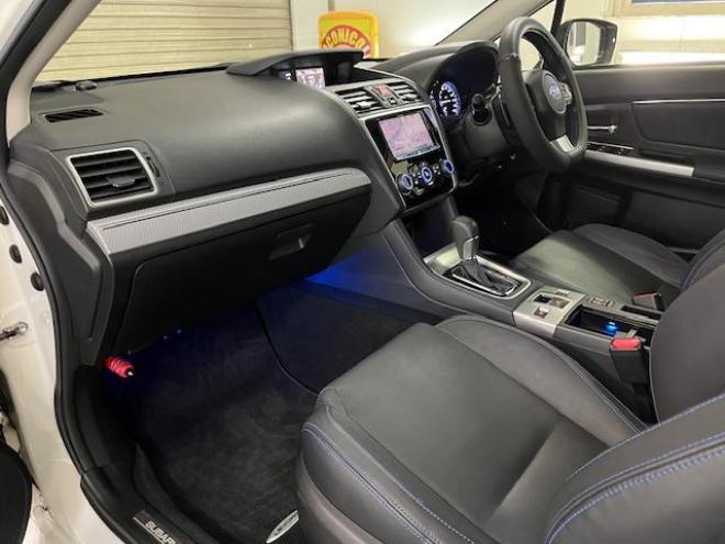 レヴォーグ２．０ＧＴ－Ｓアイサイト　スバルＤＩＴツインカムターボ　本州仕入　寒冷地仕様　禁煙車　ＳＴｉフロントスポイラー　衝突軽減システム　車線逸脱警報　レーダークルーズコントロール　純正１８インチＡＷ　社外１７ＡＷ＋スタッドレスタイヤ付　カロッツェリアナビ（フルセグ地デジ　ＤＶＤ再生　Ｂｌｕｅｔｏｏｔｈ）＋バックカメラ　ＬＥＤヘッドライト　純正ブラックレザーシート　オプション５連デイライト　両席シートヒーター　両席パワーシート　アイドリングストップ　パドルシフト　ＥＴＣ 4WD 2000 5Dr