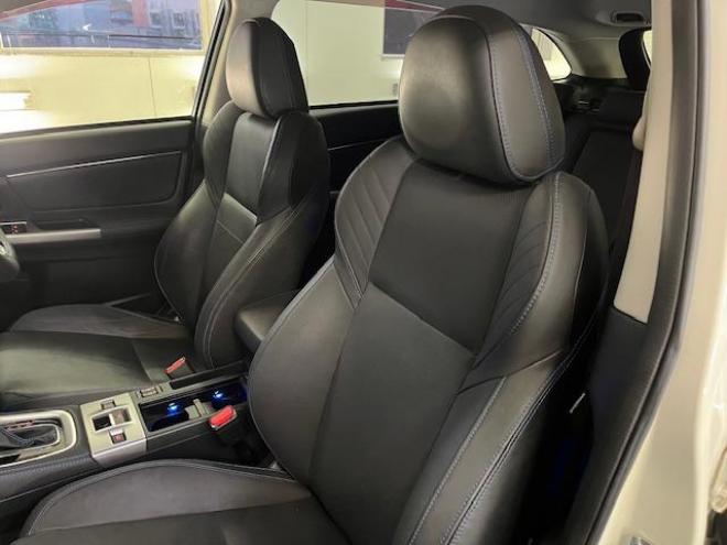 レヴォーグ２．０ＧＴ－Ｓアイサイト　スバルＤＩＴツインカムターボ　本州仕入　寒冷地仕様　禁煙車　ＳＴｉフロントスポイラー　衝突軽減システム　車線逸脱警報　レーダークルーズコントロール　純正１８インチＡＷ　社外１７ＡＷ＋スタッドレスタイヤ付　カロッツェリアナビ（フルセグ地デジ　ＤＶＤ再生　Ｂｌｕｅｔｏｏｔｈ）＋バックカメラ　ＬＥＤヘッドライト　純正ブラックレザーシート　オプション５連デイライト　両席シートヒーター　両席パワーシート　アイドリングストップ　パドルシフト　ＥＴＣ 4WD 2000 5Dr