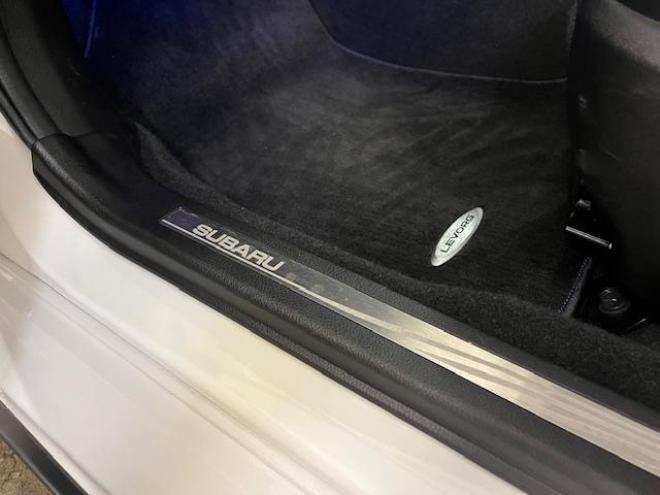 レヴォーグ２．０ＧＴ－Ｓアイサイト　スバルＤＩＴツインカムターボ　本州仕入　寒冷地仕様　禁煙車　ＳＴｉフロントスポイラー　衝突軽減システム　車線逸脱警報　レーダークルーズコントロール　純正１８インチＡＷ　社外１７ＡＷ＋スタッドレスタイヤ付　カロッツェリアナビ（フルセグ地デジ　ＤＶＤ再生　Ｂｌｕｅｔｏｏｔｈ）＋バックカメラ　ＬＥＤヘッドライト　純正ブラックレザーシート　オプション５連デイライト　両席シートヒーター　両席パワーシート　アイドリングストップ　パドルシフト　ＥＴＣ 4WD 2000 5Dr