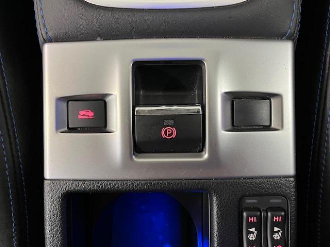レヴォーグ２．０ＧＴ－Ｓアイサイト　スバルＤＩＴツインカムターボ　本州仕入　寒冷地仕様　禁煙車　ＳＴｉフロントスポイラー　衝突軽減システム　車線逸脱警報　レーダークルーズコントロール　純正１８インチＡＷ　社外１７ＡＷ＋スタッドレスタイヤ付　カロッツェリアナビ（フルセグ地デジ　ＤＶＤ再生　Ｂｌｕｅｔｏｏｔｈ）＋バックカメラ　ＬＥＤヘッドライト　純正ブラックレザーシート　オプション５連デイライト　両席シートヒーター　両席パワーシート　アイドリングストップ　パドルシフト　ＥＴＣ 4WD 2000 5Dr
