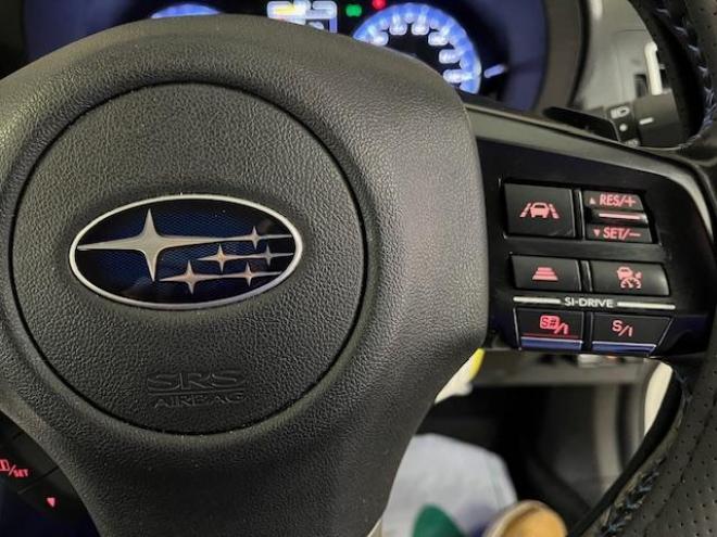 レヴォーグ２．０ＧＴ－Ｓアイサイト　スバルＤＩＴツインカムターボ　本州仕入　寒冷地仕様　禁煙車　ＳＴｉフロントスポイラー　衝突軽減システム　車線逸脱警報　レーダークルーズコントロール　純正１８インチＡＷ　社外１７ＡＷ＋スタッドレスタイヤ付　カロッツェリアナビ（フルセグ地デジ　ＤＶＤ再生　Ｂｌｕｅｔｏｏｔｈ）＋バックカメラ　ＬＥＤヘッドライト　純正ブラックレザーシート　オプション５連デイライト　両席シートヒーター　両席パワーシート　アイドリングストップ　パドルシフト　ＥＴＣ 4WD 2000 5Dr