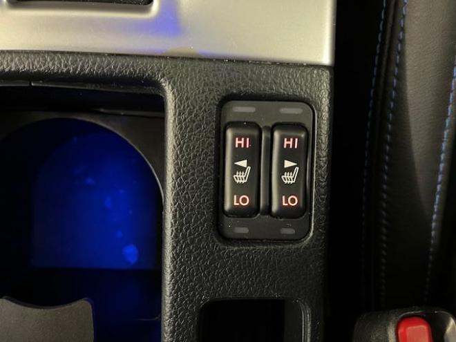 レヴォーグ２．０ＧＴ－Ｓアイサイト　スバルＤＩＴツインカムターボ　本州仕入　寒冷地仕様　禁煙車　ＳＴｉフロントスポイラー　衝突軽減システム　車線逸脱警報　レーダークルーズコントロール　純正１８インチＡＷ　社外１７ＡＷ＋スタッドレスタイヤ付　カロッツェリアナビ（フルセグ地デジ　ＤＶＤ再生　Ｂｌｕｅｔｏｏｔｈ）＋バックカメラ　ＬＥＤヘッドライト　純正ブラックレザーシート　オプション５連デイライト　両席シートヒーター　両席パワーシート　アイドリングストップ　パドルシフト　ＥＴＣ 4WD 2000 5Dr