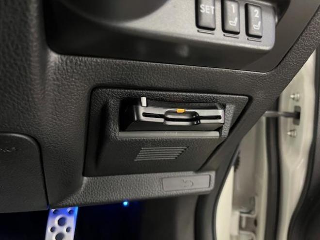 レヴォーグ２．０ＧＴ－Ｓアイサイト　スバルＤＩＴツインカムターボ　本州仕入　寒冷地仕様　禁煙車　ＳＴｉフロントスポイラー　衝突軽減システム　車線逸脱警報　レーダークルーズコントロール　純正１８インチＡＷ　社外１７ＡＷ＋スタッドレスタイヤ付　カロッツェリアナビ（フルセグ地デジ　ＤＶＤ再生　Ｂｌｕｅｔｏｏｔｈ）＋バックカメラ　ＬＥＤヘッドライト　純正ブラックレザーシート　オプション５連デイライト　両席シートヒーター　両席パワーシート　アイドリングストップ　パドルシフト　ＥＴＣ 4WD 2000 5Dr