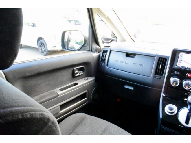 デリカD:5　4WD　ワンオーナー　TOYOオープンカントリーR/T　235/70R16　新品フロントガード　純正エンジンスターター