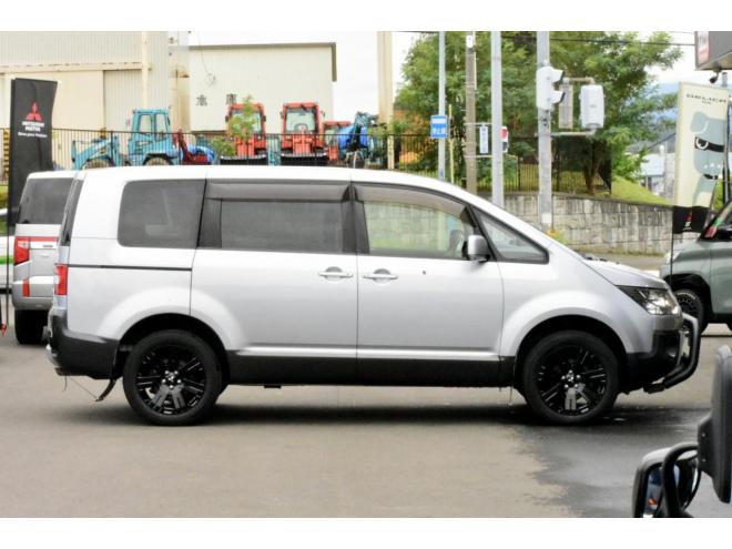 デリカD:5　4WD　新車外し専用ホイール／タイヤ　新品フロントガード　両側パワースライドドア　社外エンジンスターター