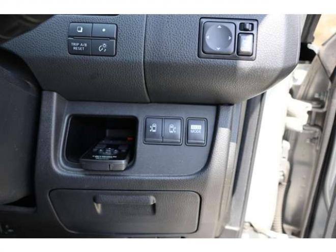 セレナ2.0 ハイウェイスター Vエアロセレクション 4WD　検2年　自社　ローンカノウ　バックカメラ 2000