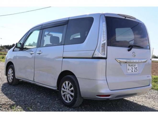 セレナ2.0 20S 4WD　検2年　自社　ローンカノウ 2000