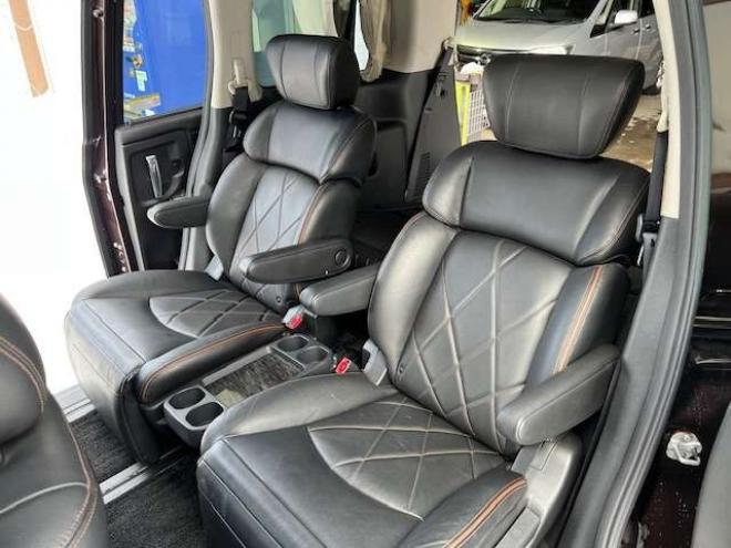 エルグランド2.5 250ハイウェイスター プレミアム 4WD 両側Pスラ・新規車検整備付・本州仕入車 2500