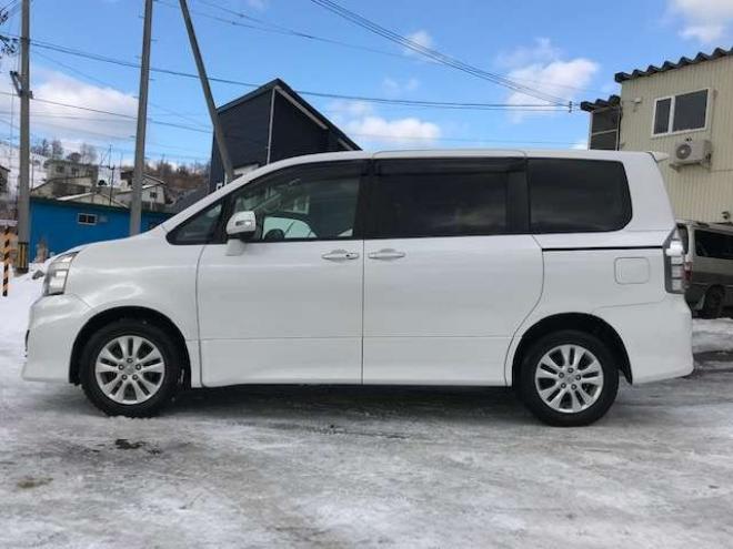 ヴォクシー2.0 ZS 4WD 寒冷地仕様 新規車検整備付 本州仕入車両 2000