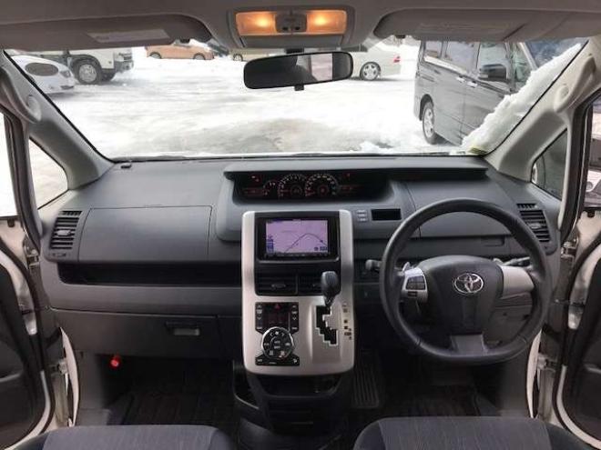 ヴォクシー2.0 ZS 4WD 寒冷地仕様 新規車検整備付 本州仕入車両 2000