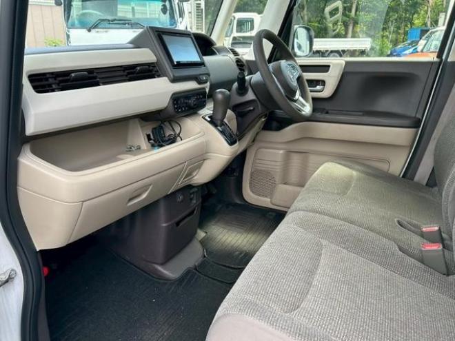 N-BOXＧ・Ｌホンダセンシング　ＥＴＣ　バックカメラ　両側スライド・片側電動　オートクルーズコントロール　レーンアシスト　衝突被害軽減システム　オートライト　スマートキー　電動格納ミラー　シートヒーター　ベンチシート　ＣＶＴ　ＥＳＣ 4WD 660 5Dr