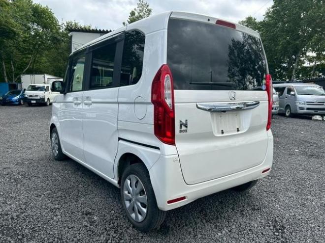 N-BOXＧ・Ｌホンダセンシング　ＥＴＣ　バックカメラ　両側スライド・片側電動　オートクルーズコントロール　レーンアシスト　衝突被害軽減システム　オートライト　スマートキー　電動格納ミラー　シートヒーター　ベンチシート　ＣＶＴ　ＥＳＣ 4WD 660 5Dr