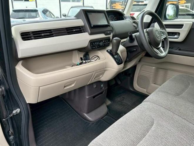 N-BOXＧ・Ｌホンダセンシング　４ＷＤ　ＥＴＣ　バックカメラ　両側スライド・片側電動　ナビ　クリアランスソナー　オートクルーズコントロール　レーンアシスト　オートライト　スマートキー　シートヒーター　ベンチシート　ＣＶＴ　ＥＳＣ 4WD 660 5Dr