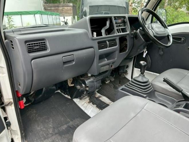 サンバートラック ＴＢ　４ＷＤ　ＭＴ　アルミホイール　運転席エアバッグ 4WD 660 2Dr