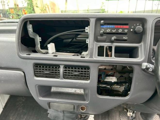 サンバートラック ＴＢ　４ＷＤ　ＭＴ　アルミホイール　運転席エアバッグ 4WD 660 2Dr