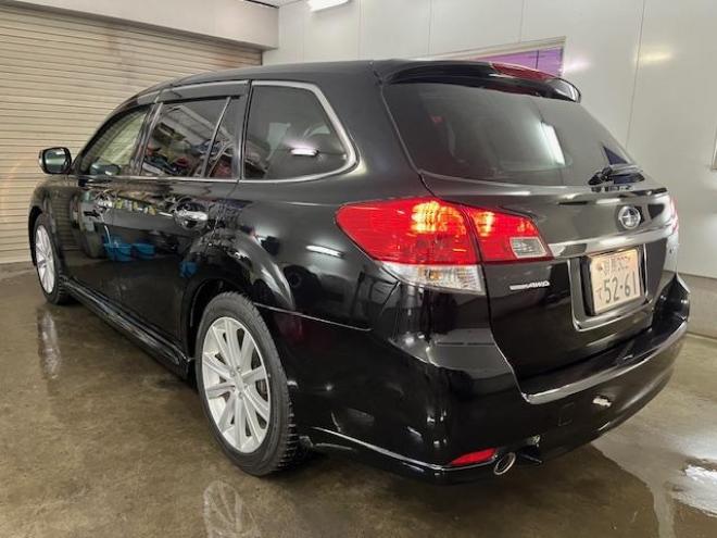 レガシィワゴン２．５ｉ　アイサイト　Ｓパッケージ　本州仕入　禁煙車　衝突軽減システム　純正１８インチＡＷ＋新品夏タイヤ　純正１７ＡＷ＋スタッドレスタイヤ付　ストラーダＨＤＤナビ（ＣＤ＆ＤＶＤ再生　フルセグ地デジ　Ｂｌｕｅｔｏｏｔｈ）＋バックカメラ　純正ブラックハーフレザーシート　クルーズコントロール　車線逸脱警報　アイドリングストップ　両席パワーシート　横滑り防止装置　ＰＵＳＨスタート　スマートキー　ＨＩＤヘッドライト　ＥＴＣ 4WD 2500 5Dr