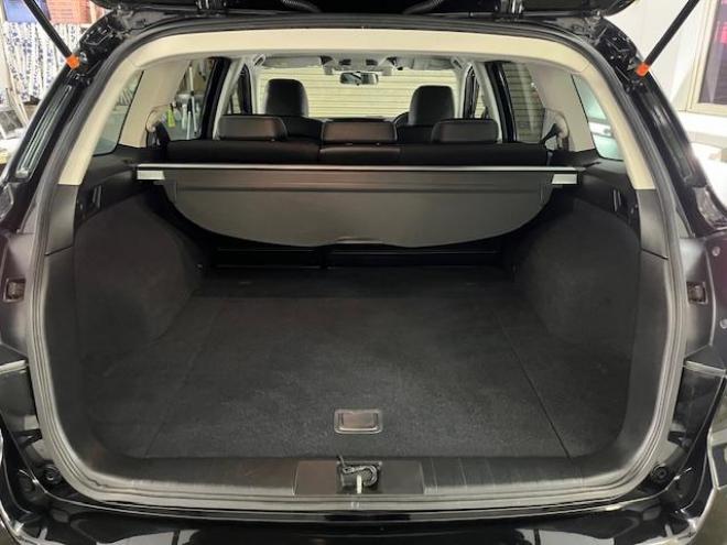 レガシィワゴン２．５ｉ　アイサイト　Ｓパッケージ　本州仕入　禁煙車　衝突軽減システム　純正１８インチＡＷ＋新品夏タイヤ　純正１７ＡＷ＋スタッドレスタイヤ付　ストラーダＨＤＤナビ（ＣＤ＆ＤＶＤ再生　フルセグ地デジ　Ｂｌｕｅｔｏｏｔｈ）＋バックカメラ　純正ブラックハーフレザーシート　クルーズコントロール　車線逸脱警報　アイドリングストップ　両席パワーシート　横滑り防止装置　ＰＵＳＨスタート　スマートキー　ＨＩＤヘッドライト　ＥＴＣ 4WD 2500 5Dr