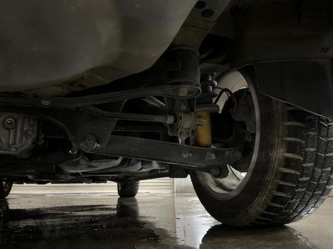 レガシィワゴン２．５ｉ　アイサイト　Ｓパッケージ　本州仕入　禁煙車　衝突軽減システム　純正１８インチＡＷ＋新品夏タイヤ　純正１７ＡＷ＋スタッドレスタイヤ付　ストラーダＨＤＤナビ（ＣＤ＆ＤＶＤ再生　フルセグ地デジ　Ｂｌｕｅｔｏｏｔｈ）＋バックカメラ　純正ブラックハーフレザーシート　クルーズコントロール　車線逸脱警報　アイドリングストップ　両席パワーシート　横滑り防止装置　ＰＵＳＨスタート　スマートキー　ＨＩＤヘッドライト　ＥＴＣ 4WD 2500 5Dr