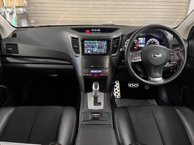 レガシィワゴン２．５ｉ　アイサイト　Ｓパッケージ　本州仕入　禁煙車　衝突軽減システム　純正１８インチＡＷ＋新品夏タイヤ　純正１７ＡＷ＋スタッドレスタイヤ付　ストラーダＨＤＤナビ（ＣＤ＆ＤＶＤ再生　フルセグ地デジ　Ｂｌｕｅｔｏｏｔｈ）＋バックカメラ　純正ブラックハーフレザーシート　クルーズコントロール　車線逸脱警報　アイドリングストップ　両席パワーシート　横滑り防止装置　ＰＵＳＨスタート　スマートキー　ＨＩＤヘッドライト　ＥＴＣ 4WD 2500 5Dr