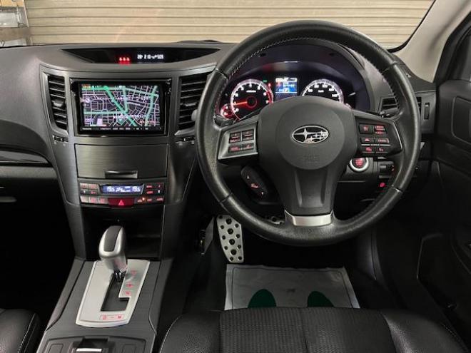 レガシィワゴン２．５ｉ　アイサイト　Ｓパッケージ　本州仕入　禁煙車　衝突軽減システム　純正１８インチＡＷ＋新品夏タイヤ　純正１７ＡＷ＋スタッドレスタイヤ付　ストラーダＨＤＤナビ（ＣＤ＆ＤＶＤ再生　フルセグ地デジ　Ｂｌｕｅｔｏｏｔｈ）＋バックカメラ　純正ブラックハーフレザーシート　クルーズコントロール　車線逸脱警報　アイドリングストップ　両席パワーシート　横滑り防止装置　ＰＵＳＨスタート　スマートキー　ＨＩＤヘッドライト　ＥＴＣ 4WD 2500 5Dr