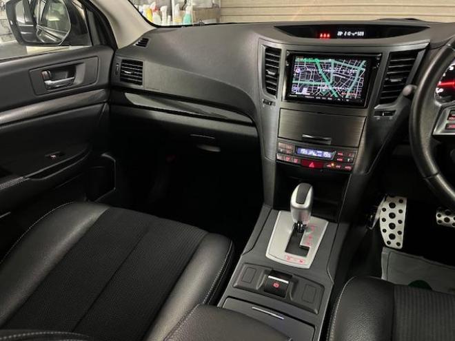 レガシィワゴン２．５ｉ　アイサイト　Ｓパッケージ　本州仕入　禁煙車　衝突軽減システム　純正１８インチＡＷ＋新品夏タイヤ　純正１７ＡＷ＋スタッドレスタイヤ付　ストラーダＨＤＤナビ（ＣＤ＆ＤＶＤ再生　フルセグ地デジ　Ｂｌｕｅｔｏｏｔｈ）＋バックカメラ　純正ブラックハーフレザーシート　クルーズコントロール　車線逸脱警報　アイドリングストップ　両席パワーシート　横滑り防止装置　ＰＵＳＨスタート　スマートキー　ＨＩＤヘッドライト　ＥＴＣ 4WD 2500 5Dr