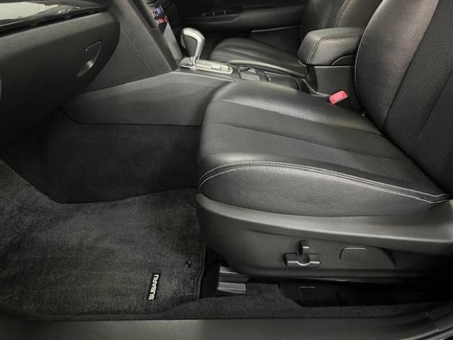 レガシィワゴン２．５ｉ　アイサイト　Ｓパッケージ　本州仕入　禁煙車　衝突軽減システム　純正１８インチＡＷ＋新品夏タイヤ　純正１７ＡＷ＋スタッドレスタイヤ付　ストラーダＨＤＤナビ（ＣＤ＆ＤＶＤ再生　フルセグ地デジ　Ｂｌｕｅｔｏｏｔｈ）＋バックカメラ　純正ブラックハーフレザーシート　クルーズコントロール　車線逸脱警報　アイドリングストップ　両席パワーシート　横滑り防止装置　ＰＵＳＨスタート　スマートキー　ＨＩＤヘッドライト　ＥＴＣ 4WD 2500 5Dr