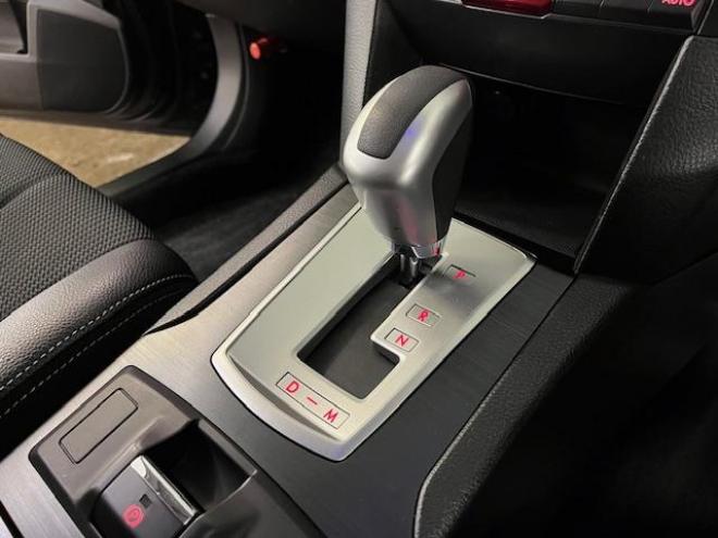 レガシィワゴン２．５ｉ　アイサイト　Ｓパッケージ　本州仕入　禁煙車　衝突軽減システム　純正１８インチＡＷ＋新品夏タイヤ　純正１７ＡＷ＋スタッドレスタイヤ付　ストラーダＨＤＤナビ（ＣＤ＆ＤＶＤ再生　フルセグ地デジ　Ｂｌｕｅｔｏｏｔｈ）＋バックカメラ　純正ブラックハーフレザーシート　クルーズコントロール　車線逸脱警報　アイドリングストップ　両席パワーシート　横滑り防止装置　ＰＵＳＨスタート　スマートキー　ＨＩＤヘッドライト　ＥＴＣ 4WD 2500 5Dr