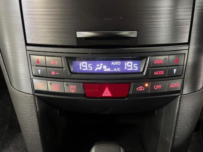 レガシィワゴン２．５ｉ　アイサイト　Ｓパッケージ　本州仕入　禁煙車　衝突軽減システム　純正１８インチＡＷ＋新品夏タイヤ　純正１７ＡＷ＋スタッドレスタイヤ付　ストラーダＨＤＤナビ（ＣＤ＆ＤＶＤ再生　フルセグ地デジ　Ｂｌｕｅｔｏｏｔｈ）＋バックカメラ　純正ブラックハーフレザーシート　クルーズコントロール　車線逸脱警報　アイドリングストップ　両席パワーシート　横滑り防止装置　ＰＵＳＨスタート　スマートキー　ＨＩＤヘッドライト　ＥＴＣ 4WD 2500 5Dr