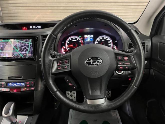 レガシィワゴン２．５ｉ　アイサイト　Ｓパッケージ　本州仕入　禁煙車　衝突軽減システム　純正１８インチＡＷ＋新品夏タイヤ　純正１７ＡＷ＋スタッドレスタイヤ付　ストラーダＨＤＤナビ（ＣＤ＆ＤＶＤ再生　フルセグ地デジ　Ｂｌｕｅｔｏｏｔｈ）＋バックカメラ　純正ブラックハーフレザーシート　クルーズコントロール　車線逸脱警報　アイドリングストップ　両席パワーシート　横滑り防止装置　ＰＵＳＨスタート　スマートキー　ＨＩＤヘッドライト　ＥＴＣ 4WD 2500 5Dr