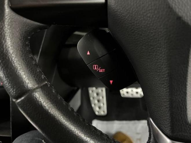 レガシィワゴン２．５ｉ　アイサイト　Ｓパッケージ　本州仕入　禁煙車　衝突軽減システム　純正１８インチＡＷ＋新品夏タイヤ　純正１７ＡＷ＋スタッドレスタイヤ付　ストラーダＨＤＤナビ（ＣＤ＆ＤＶＤ再生　フルセグ地デジ　Ｂｌｕｅｔｏｏｔｈ）＋バックカメラ　純正ブラックハーフレザーシート　クルーズコントロール　車線逸脱警報　アイドリングストップ　両席パワーシート　横滑り防止装置　ＰＵＳＨスタート　スマートキー　ＨＩＤヘッドライト　ＥＴＣ 4WD 2500 5Dr