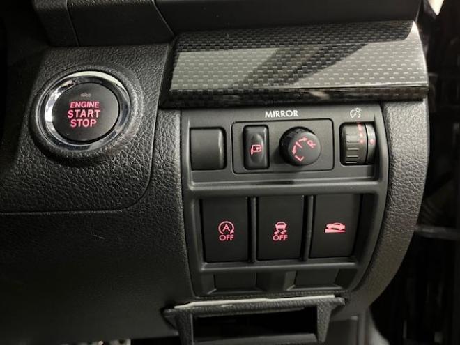 レガシィワゴン２．５ｉ　アイサイト　Ｓパッケージ　本州仕入　禁煙車　衝突軽減システム　純正１８インチＡＷ＋新品夏タイヤ　純正１７ＡＷ＋スタッドレスタイヤ付　ストラーダＨＤＤナビ（ＣＤ＆ＤＶＤ再生　フルセグ地デジ　Ｂｌｕｅｔｏｏｔｈ）＋バックカメラ　純正ブラックハーフレザーシート　クルーズコントロール　車線逸脱警報　アイドリングストップ　両席パワーシート　横滑り防止装置　ＰＵＳＨスタート　スマートキー　ＨＩＤヘッドライト　ＥＴＣ 4WD 2500 5Dr